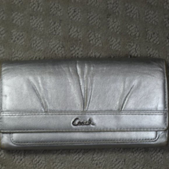 Coach Silver Leather Tri-Fold Flap Wallet Clutch - Picture 1 of 6